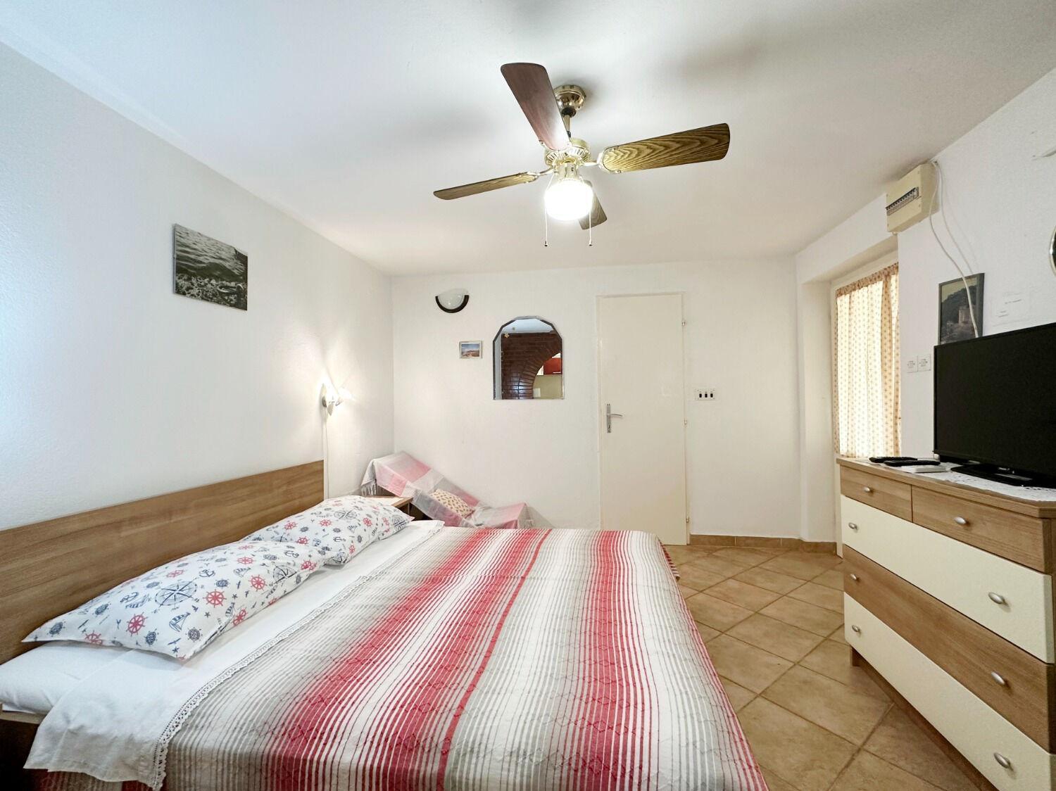 Apartments Mihaela - sea view Trogir Bagian luar foto