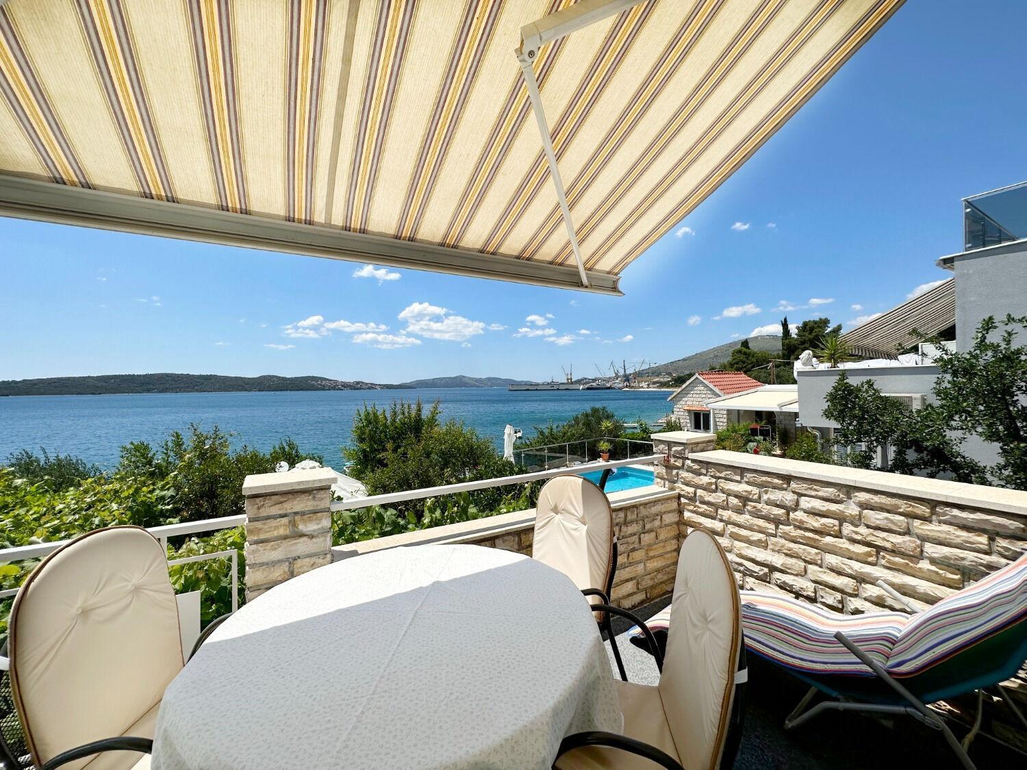 Apartments Mihaela - sea view Trogir Bagian luar foto