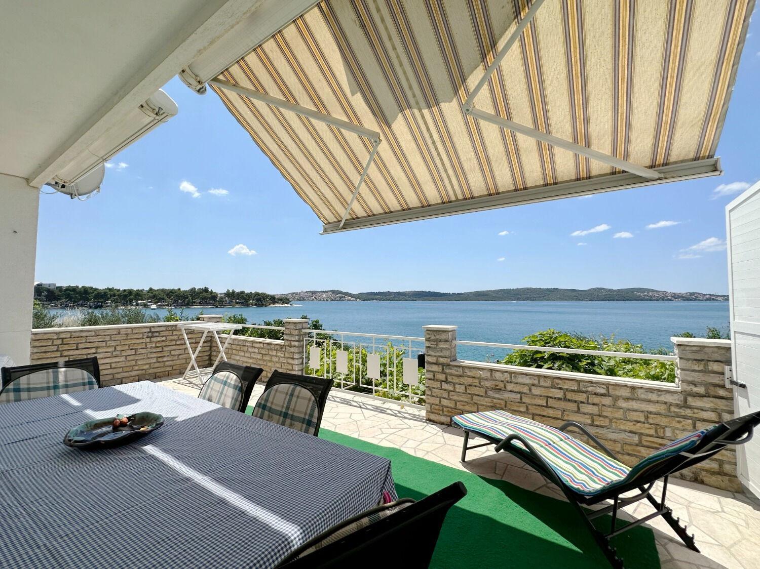Apartments Mihaela - sea view Trogir Bagian luar foto