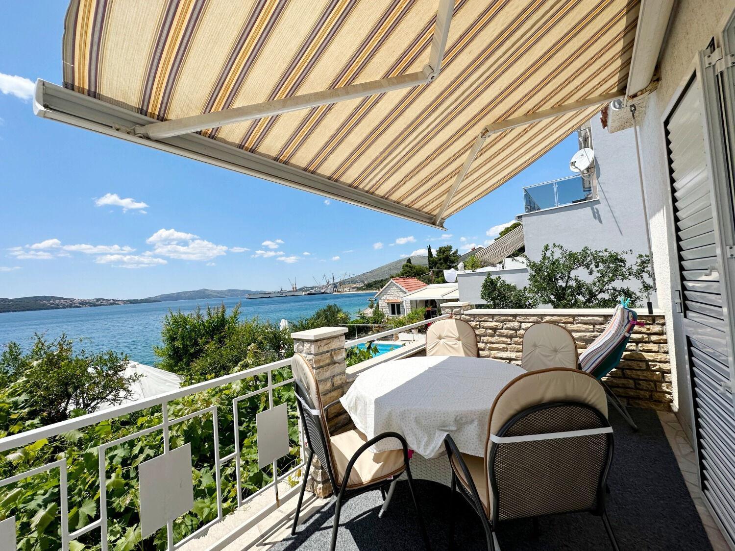 Apartments Mihaela - sea view Trogir Bagian luar foto