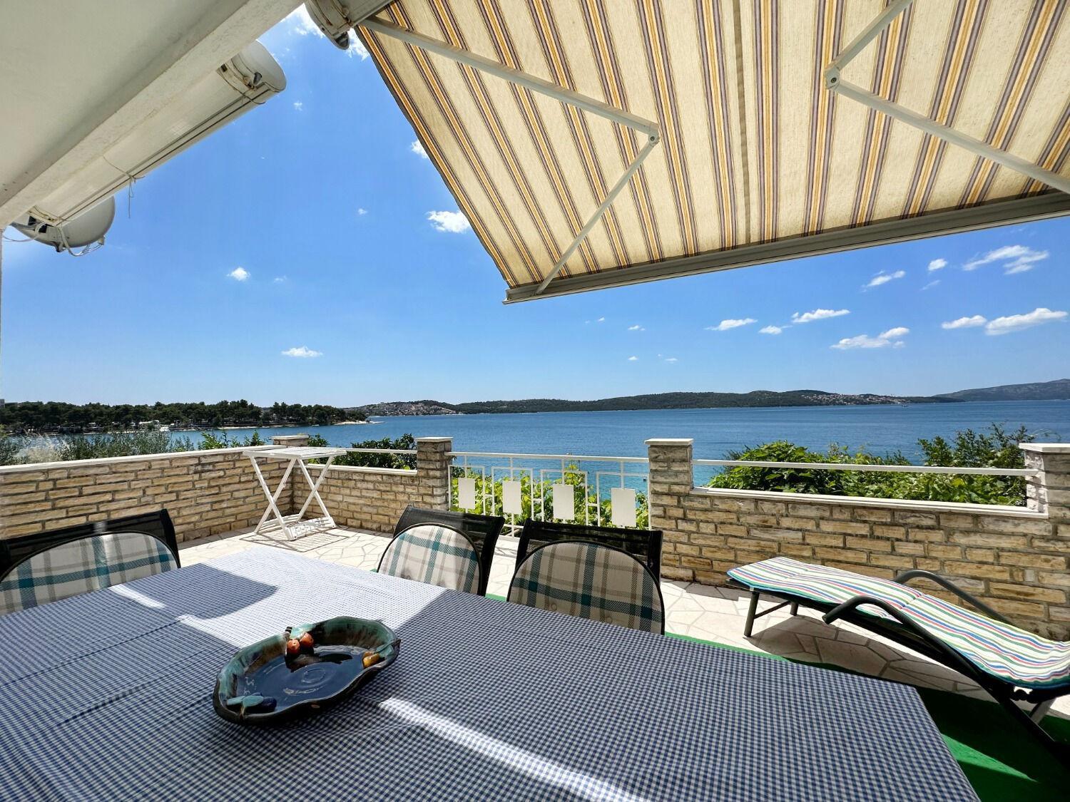 Apartments Mihaela - sea view Trogir Bagian luar foto