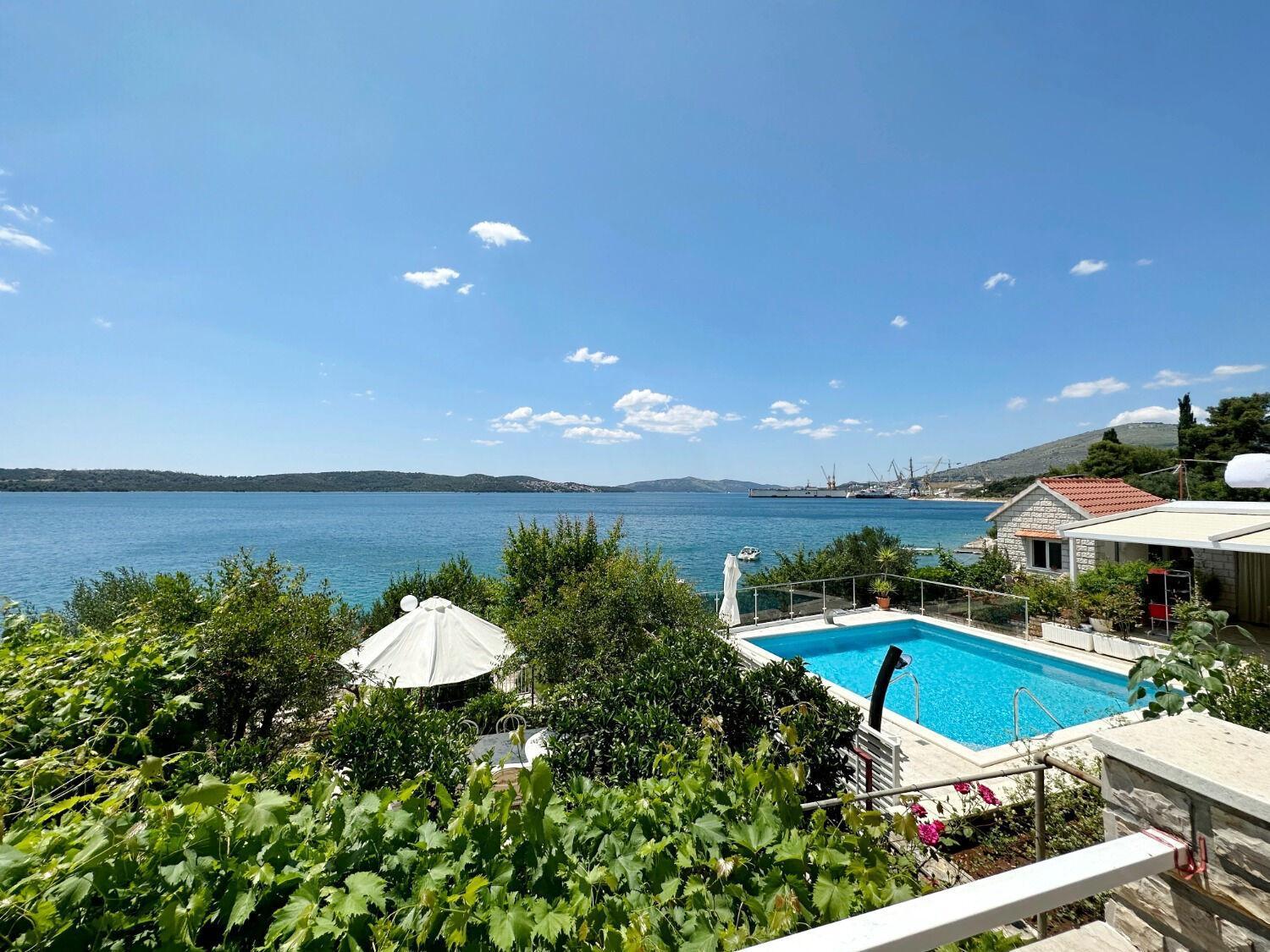 Apartments Mihaela - sea view Trogir Bagian luar foto