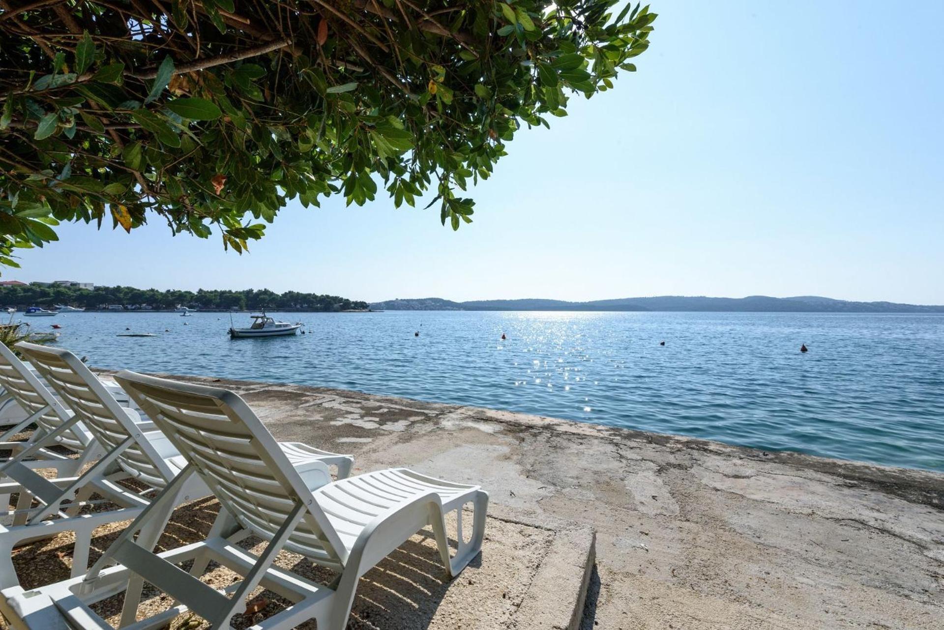 Apartments Mihaela - sea view Trogir Bagian luar foto