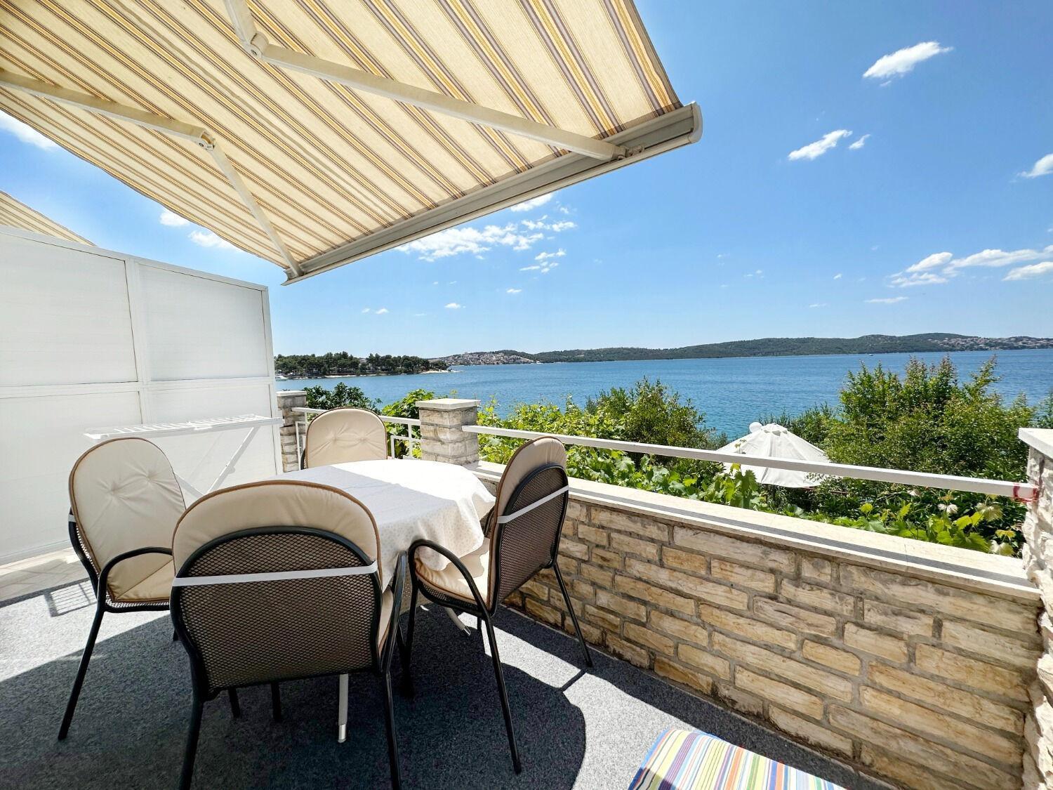 Apartments Mihaela - sea view Trogir Bagian luar foto