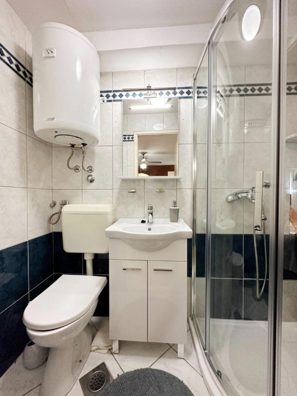 Apartments Mihaela - sea view Trogir Bagian luar foto